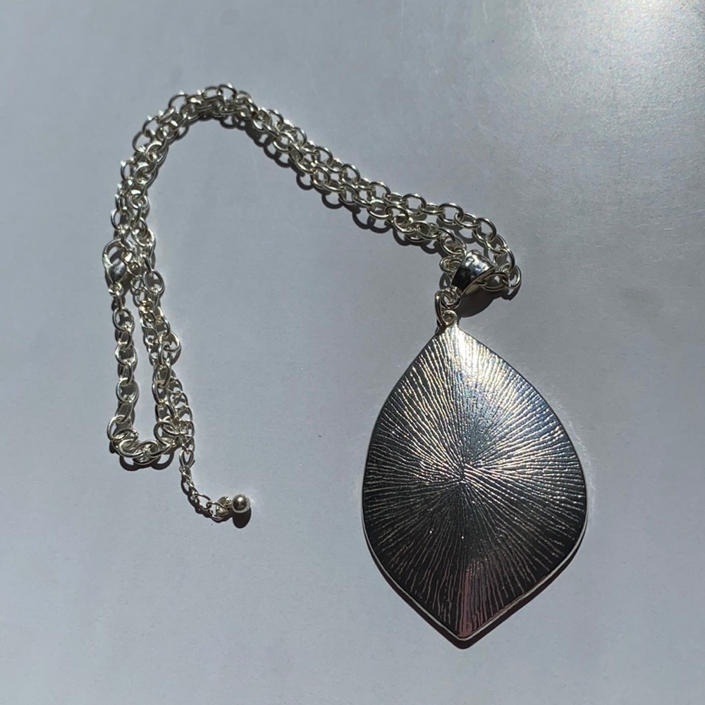 Adjustable Silver-Tone Leaf Pendant Necklace Diamond Shape Texture Lobster Clasp